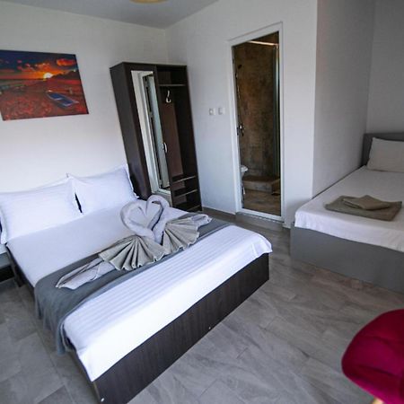Hotel Casa Jessi à Două Mai Extérieur photo